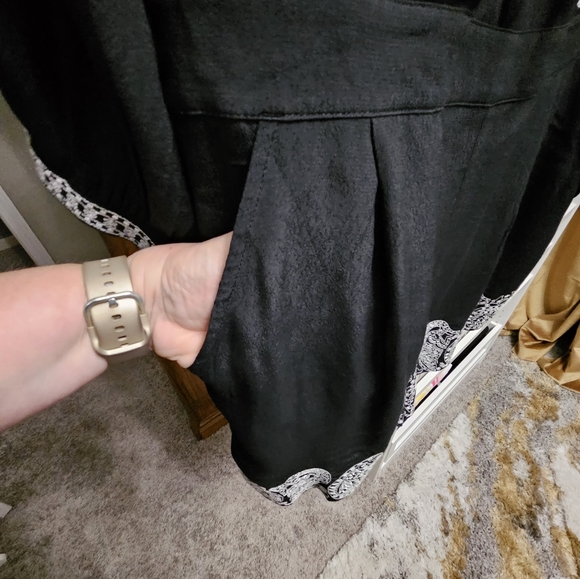 Loft Shorts Romper black with elastic waist and paisley embroidery - Picture 4 of 4